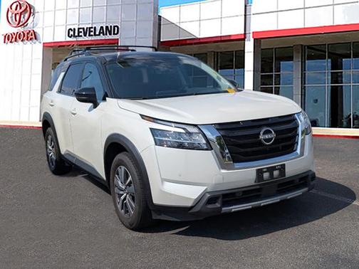 2023 Nissan Pathfinder SL FWD