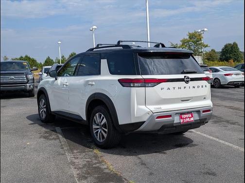 2023 Nissan Pathfinder SL FWD