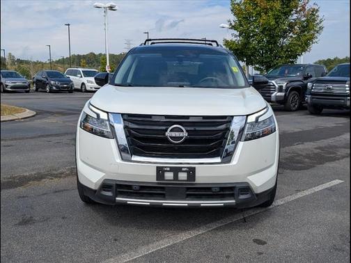 2023 Nissan Pathfinder SL FWD