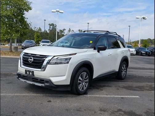 2023 Nissan Pathfinder SL FWD
