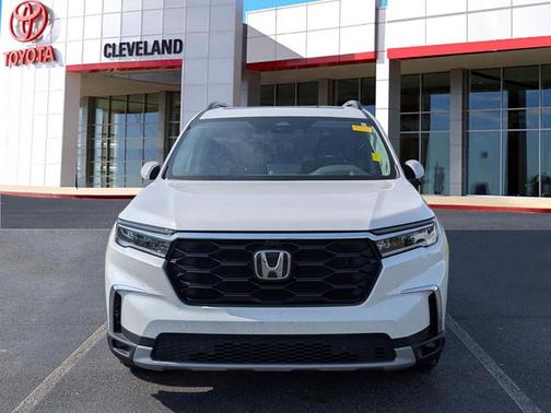 Platinum White Pearl 2023 Honda Pilot AWD Elite