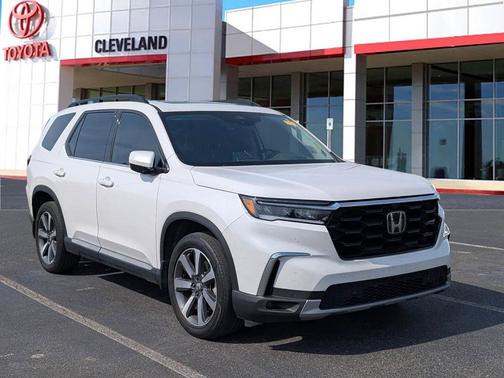 Platinum White Pearl 2023 Honda Pilot AWD Elite