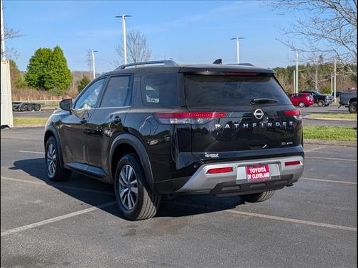 2025 Nissan Pathfinder SL 4WD