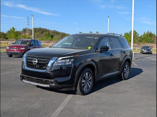 2025 Nissan Pathfinder SL 4WD
