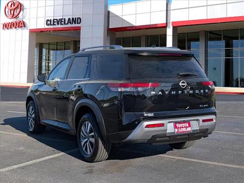 2025 Nissan Pathfinder SL 4WD