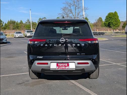 2025 Nissan Pathfinder SL 4WD