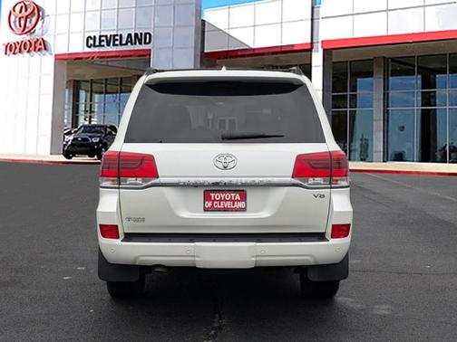 2016 Toyota Land Cruiser Base