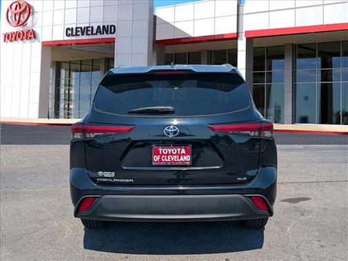 Midnight Black 2023 Toyota Highlander XLE