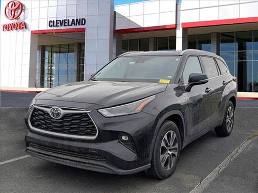 Midnight Black 2023 Toyota Highlander XLE