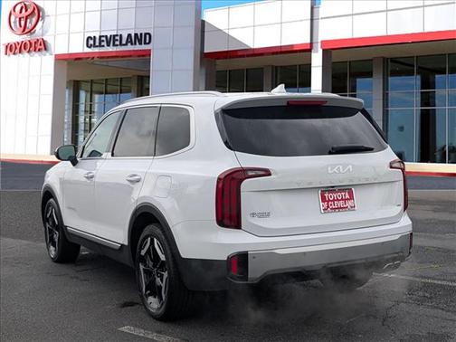 Glacial White Pearl 2023 Kia Telluride S