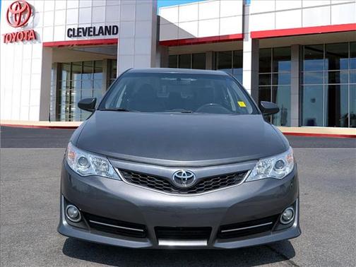 Magnetic Gray Metallic 2014 Toyota Camry SE