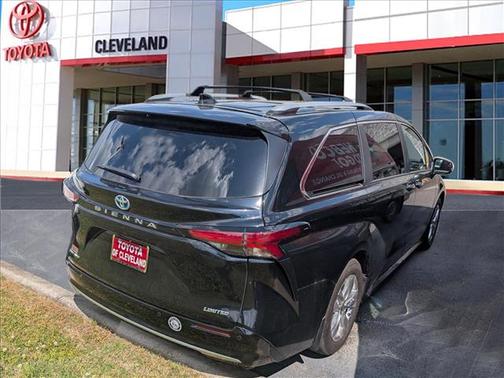 Midnight Black Metallic 2025 Toyota Sienna Limited