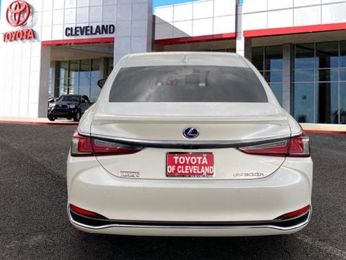 2021 Lexus ES 300h Base