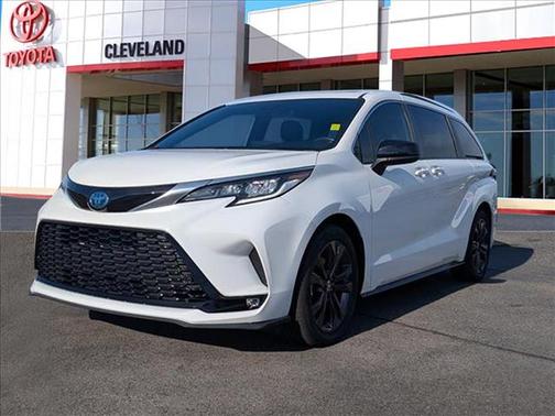 2023 Toyota Sienna XSE 7 Passenger