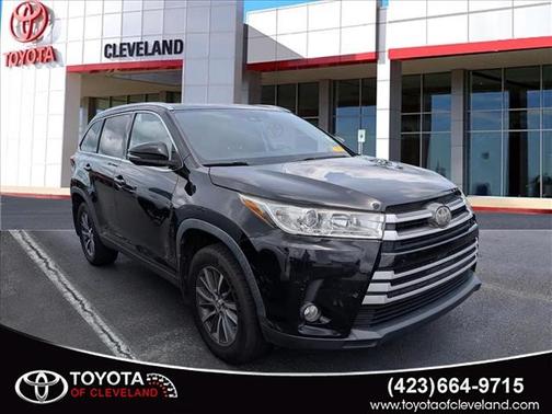 Midnight Black Metallic 2019 Toyota Highlander XLE