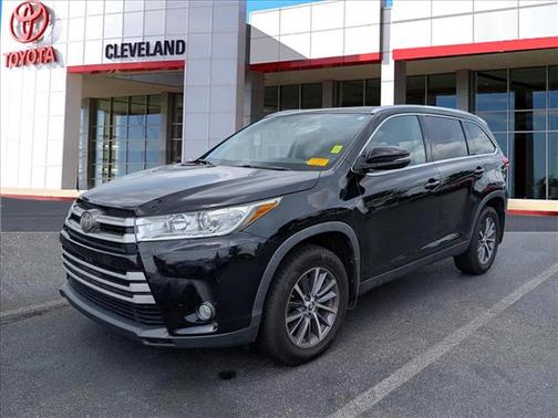 Midnight Black Metallic 2019 Toyota Highlander XLE