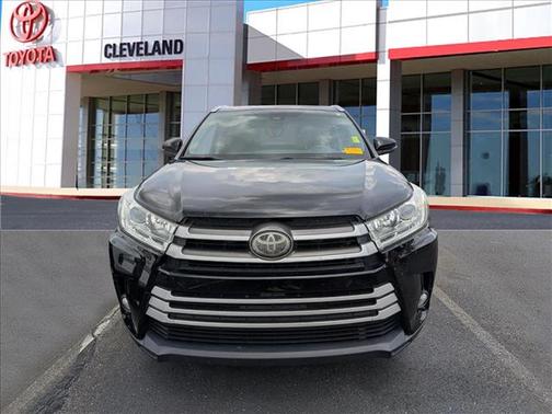 Midnight Black Metallic 2019 Toyota Highlander XLE