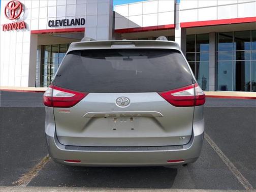 2017 Toyota Sienna LE