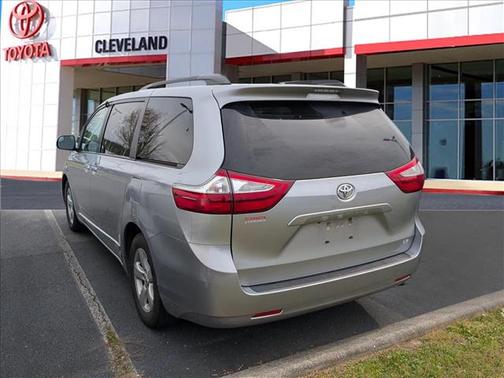 2017 Toyota Sienna LE
