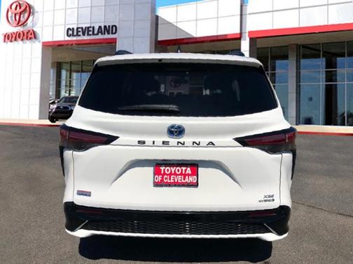 2023 Toyota Sienna XSE 7 Passenger