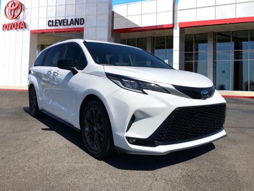 2023 Toyota Sienna XSE 7 Passenger