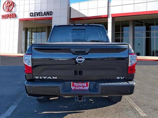 2023 Nissan Titan SV