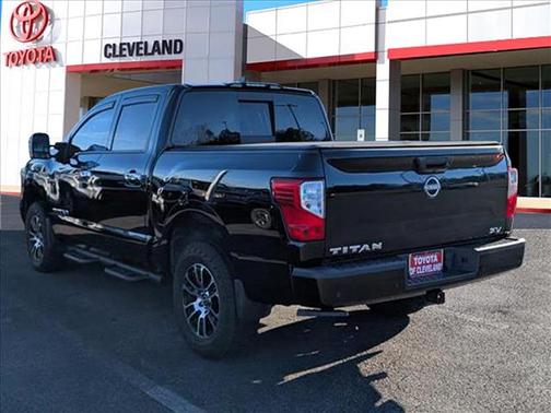 2023 Nissan Titan SV