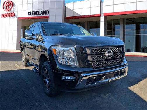 2023 Nissan Titan SV