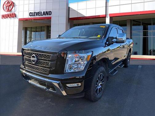 2023 Nissan Titan SV