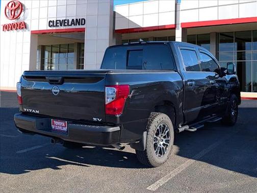 2023 Nissan Titan SV