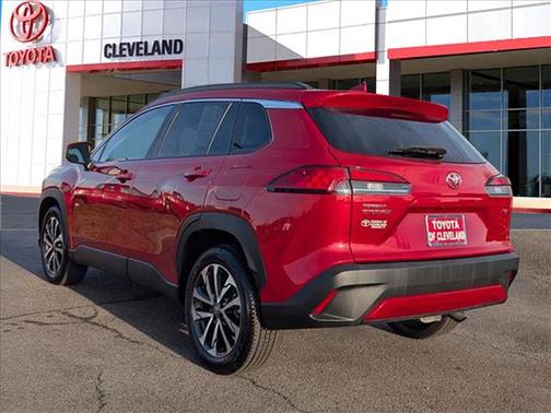 2024 Toyota Corolla Cross XLE