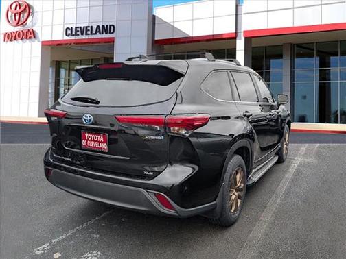 2023 Toyota Highlander Hybrid XLE