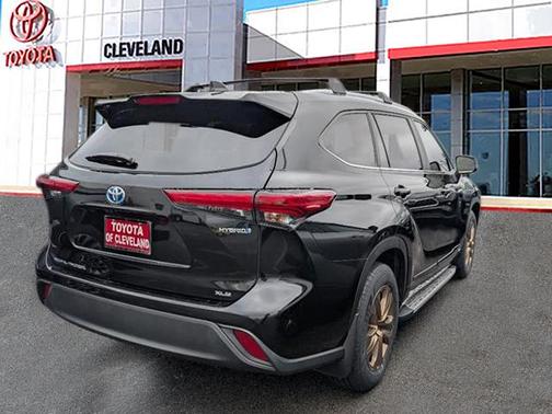 2023 Toyota Highlander Hybrid XLE
