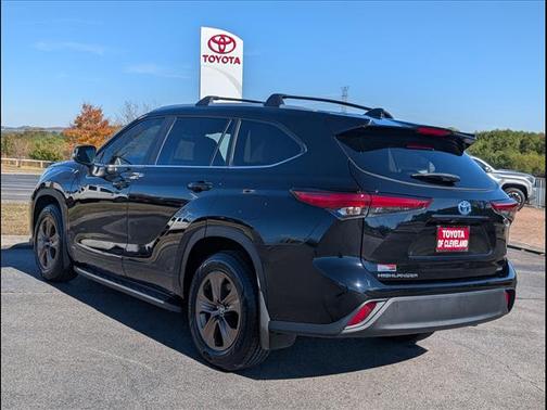 2023 Toyota Highlander Hybrid XLE
