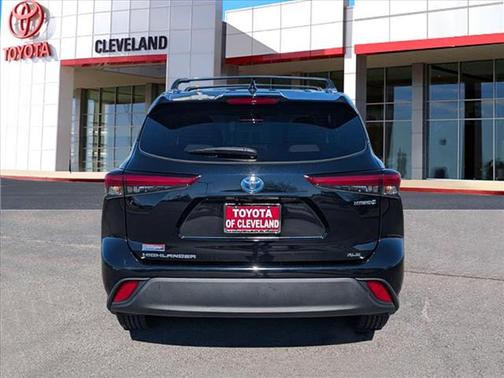 2023 Toyota Highlander Hybrid XLE