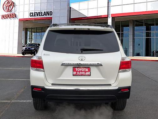 2011 Toyota Highlander SE