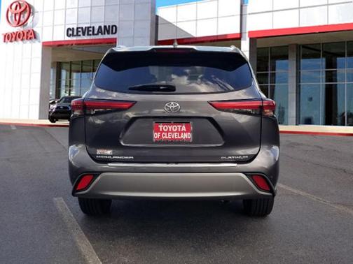 2022 Toyota Highlander Platinum