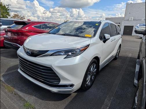 2024 Toyota Sienna Platinum 7 Passenger