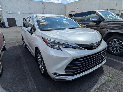 2024 Toyota Sienna Platinum 7 Passenger