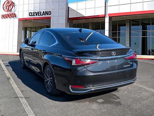 2024 Lexus ES 300h Base