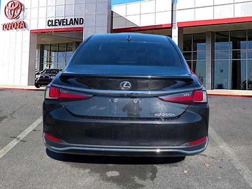 2024 Lexus ES 300h Base