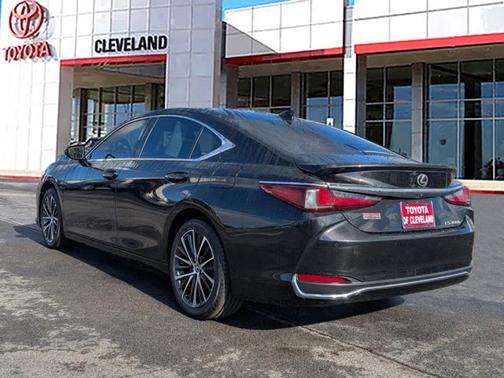 2024 Lexus ES 300h Base