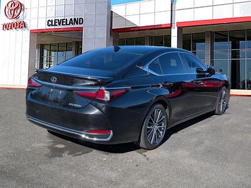 2024 Lexus ES 300h Base