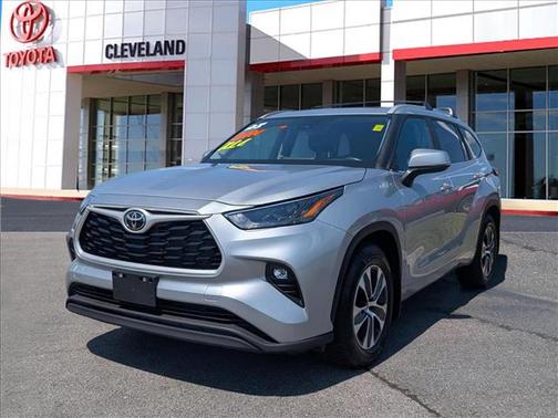 Celestial Silver Metallic 2023 Toyota Highlander XLE