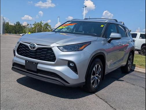 Celestial Silver Metallic 2023 Toyota Highlander XLE