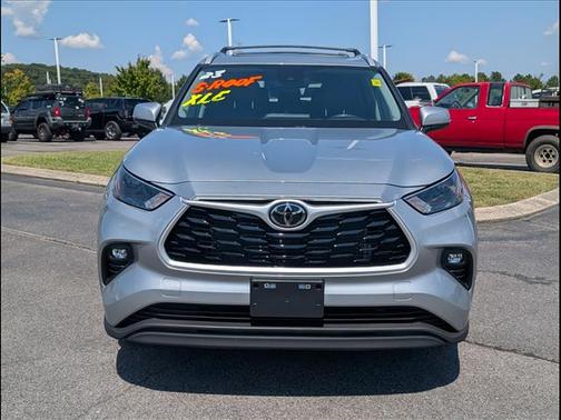 Celestial Silver Metallic 2023 Toyota Highlander XLE