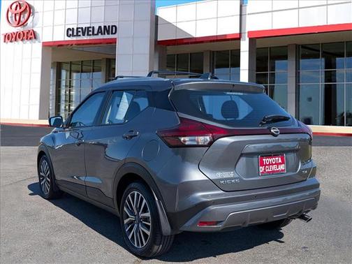 Gun Metallic 2024 Nissan Kicks SV