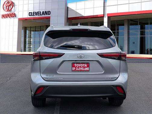 Celestial Silver 2024 Toyota Highlander XLE