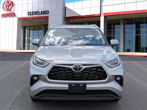 Celestial Silver 2024 Toyota Highlander XLE