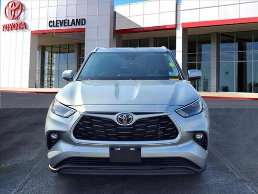 Celestial Silver 2024 Toyota Highlander XLE